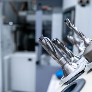 Tools in the Varia quick-change system - externally set up and measured for fast tool changes and minimal machine downtimes.(Image: Emag)