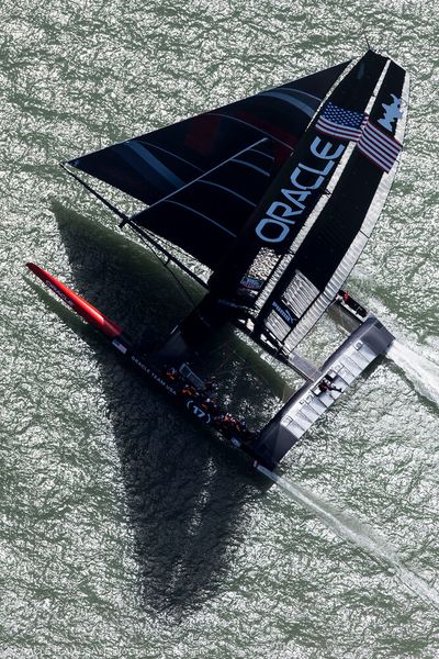 Der Mast der AC72-Boote ist 131 Fuß hoch ( ACEA)