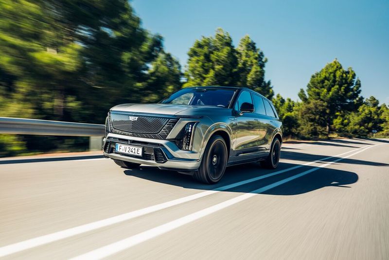 Der Cadillac Vistiq fällt vor allem auf europäischen Straßen auf.(Bild:  Cadillac)