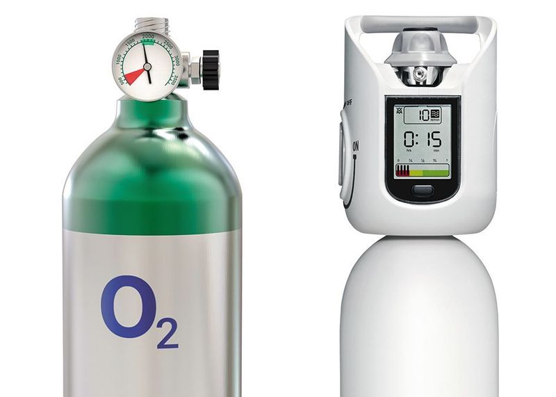Sauerstoffflasche mit analogem Zeigermanometer im Vergleich zum System mit digitaler Anzeige und akustischem Signal. (Keller)
