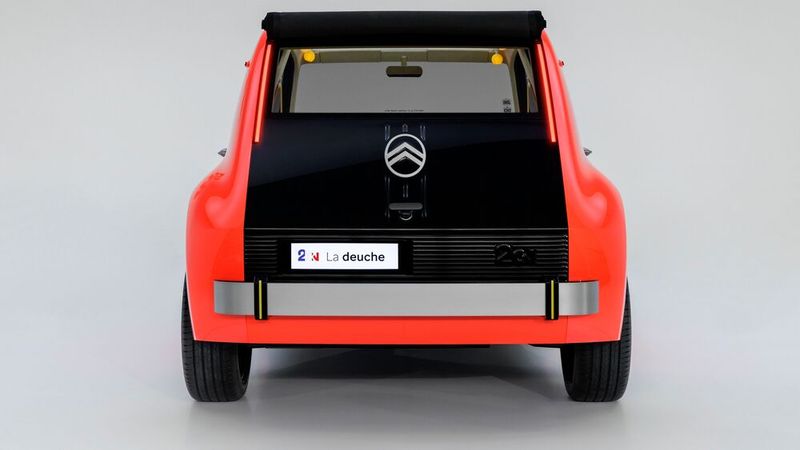 Rolldach, schwarze Heckklappe mit großem Doppelwinkel: Die neue Ente spielt kräftig mit Design-Zitaten. (Bild: Citroën)