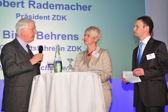 Zu Beginn der Veranstaltung stellten sich ZDK-Präsident Robert Rademacher und ZDK-Geschäftsführerin Birgit Behrens den Fragen von Moderator Stephan Paschke. (Archiv: Vogel Business Media)