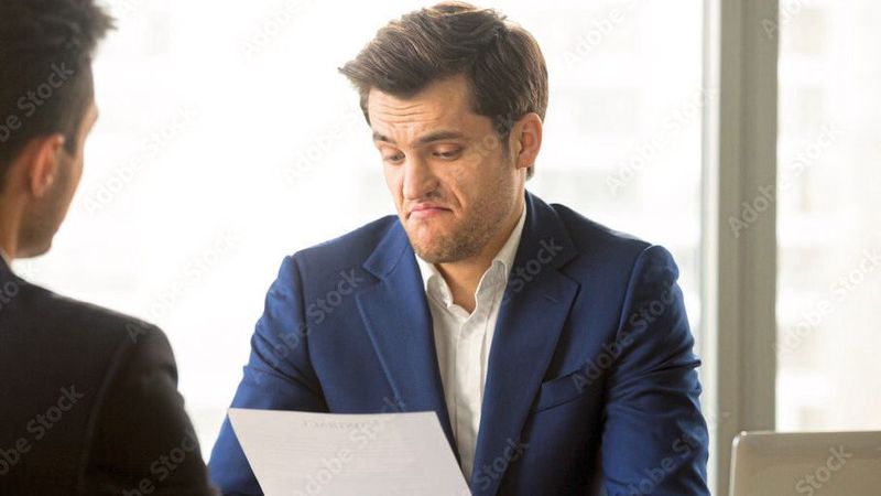 Das passt doch nicht zusammen. Manche Verbraucher versuchen, mit fadenscheinigen Argumenten ihre Leasingverträge zu widerrufen.(Bild:  fizkes - adobe.stock.com)