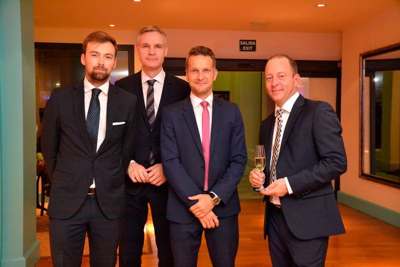 Auch die Vertreter der zahlreichen Sponsoren, darunter (v.li.) Raphael Pyritz und Torsten Stoer von der BDK sowie Johannes Höfflin und Daniel König von Real Garant, waren geladen. (Mauritz)