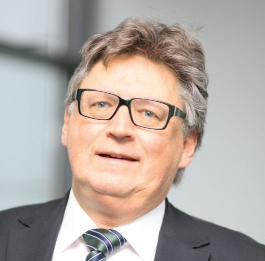 „Wir können dem demografischen Wandel nur begegnen, wenn wir die Gesundheitsversorgung dauerhaft verbessern und die Gesundheitssysteme gleichzeitig finanzierbar halten. Dazu brauchen wir Produkte und Lösungen in der Medizintechnik“, Prof.Jürgen Schüttler, stellvertretender Geschäftsführender Vorstand des Medical Valley EMN (Bild: Medical Valley EMN e. V.)