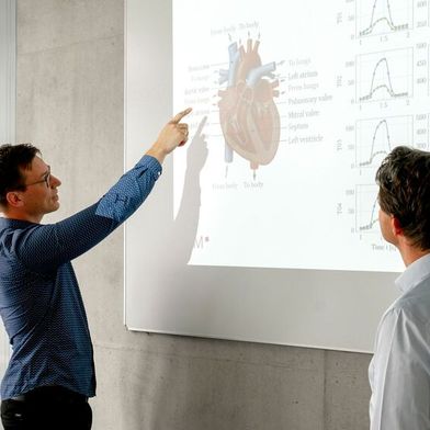Wie lässt sich mit KI ein Herz realistisch simulieren? Daran arbeitete das HM-Forschungsteam im Projekt SmartHeart. (Bild: Alexander Ratzing)