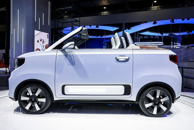 Auf der Auto Shanghai stellt Wuling die Cabriolet-Version des Hong Guang Mini EV vor.