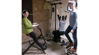 Neues Fitnessprogramm: Beim Jymmin werden Fitnessgeräte so modifiziert, dass die unterschiedlich starken Bewegungen Töne hervorbringen. Dieser Sport-Musik-Mix macht uns unempfindlicher gegenüber Schmerzen. (Max-Planck-Institut für Kognitions- und Neurowissenschaften)