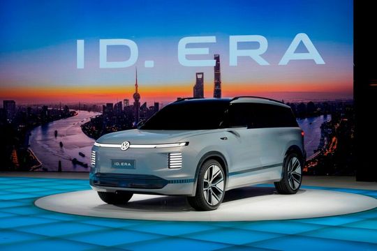 Der ID.Era ist ein Fahrzeug, das in Kooperation von Saic und VW in China für den chinesischen Markt entwickelt wurde. Weil es bei Volkswagen in Deutschland kriselt, empfehlen Politiker, die chinesischen Typen doch einfach in deutschen Werken zu bauen, um Schlimmeres zu verhindern ...(Bild:  Saic VW)