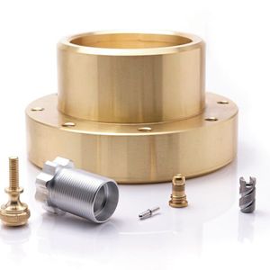 Typisches Bauteilspektrum der Eglin Präzisionsmechanik. Eine besondere Stärke ist die spanende Bearbeitung von Kupferlegierungen bis hin zu Reinkupfer. (Bild:  NIELS FRANKE)