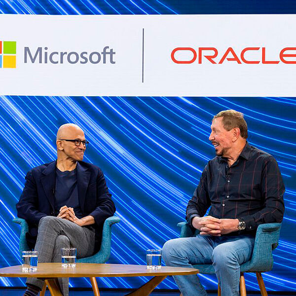 Zwei richtig nette Milliardäre: Satya Nadella (links), Chairman und CEO von Microsoft, und Larry Ellison, Chairman und CTO von Oracle.