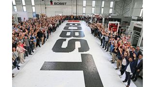 Il aura fallu 2h45 aux employés de Bobst Mex pour réussir à reproduire le logo de la marque sur une surface de 206 m2. (Bobst)