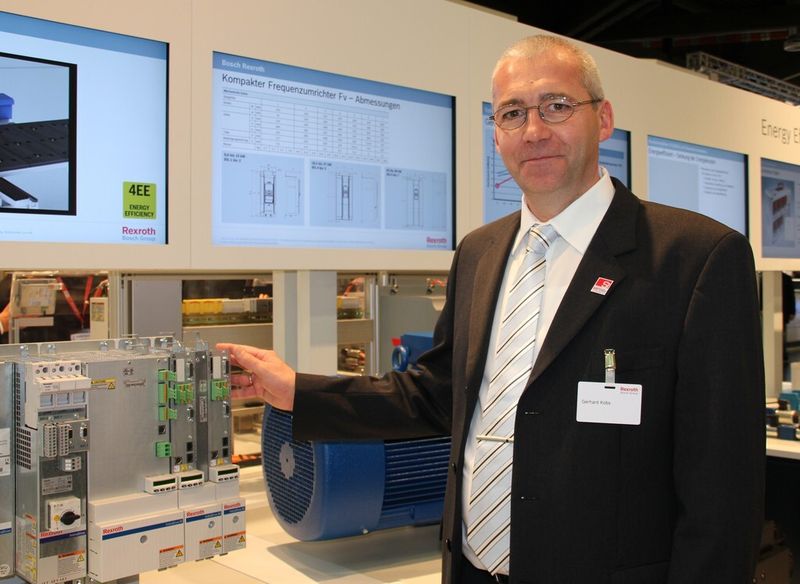 Für Gerhard Kobs, Product Manager Drives bei Bosch Rexroth, definiert sich Effizienz ebenfalls nicht nur über die Antriebe selbst: „Im wesentlichen geht es darum, dass die Energie in einem System erhalten bleibt (Bild: Michel)