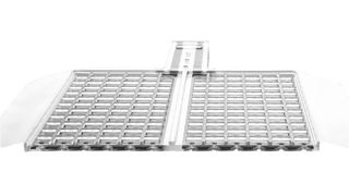 Die Silikonauflage besteht aus einer kleinen Silikonplatte, die mit einer Streichholzschachtel-großen Steuereinheit verbunden ist. Diese erzeugt das Plasma durch Ionisation der Luftschicht zwischen Auflage und menschlichem Körper, der gleichzeitig als Gegenpol fungiert. (Starlim)