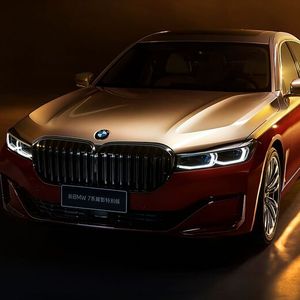 Der BMW 760 Li Two Tone kommt im Zweifarben-Look daher. (Bild:  BMW)