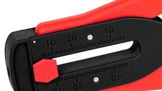 Der neue Abisolierer von Wetec arbeitet automatisch von 0,16 mm bis 0,8 mm und hat einen verstellbaren Längenanschlag von 5 bis 45 mm.  (WETEC)