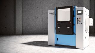 Die SFM-AT1000 von Solukon kann große, additiv gefertigte Metall-Bauteile automatisiert entpulvern. (Solukon)