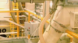 Probenahme in der Oktabin-Abfüllung mit einem Free Glide  (Bild: Kersting)