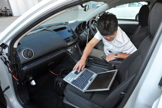 In Deutschland finden mit dem Mazda-6-Prototyp unter anderem Tests auf Autobahnen statt. (Archiv: Vogel Business Media)
