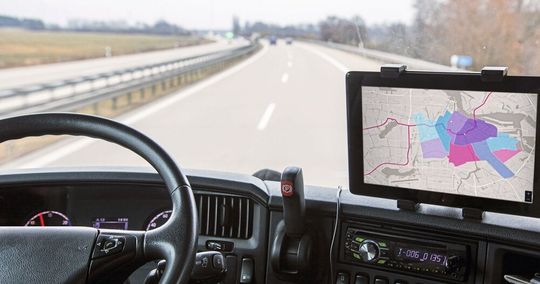 Das Tracken von Lieferungen und das Nachvollziehen von Transportrouten tragen zur Transparenz von Lieferketten bei.(Bild:  Here)