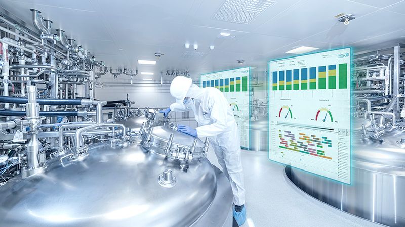 Wie lassen sich Millionen sparen, bevor überhaupt produziert wird? Durch Simulationen, die bereits in der Planungsphase zeigen, wo Bottlenecks entstehen und wie Ressourcen optimal eingesetzt werden können. (Bild: Ze)