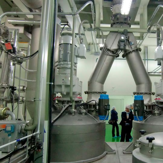 Für die Vakuum-Trocknung von Lebensmitteln und Lebensmittel-Zusatzstoffen hat Ava den Vakuum-Kontakttrockner HVW-VT entwickelt.(Bild:  Ava)