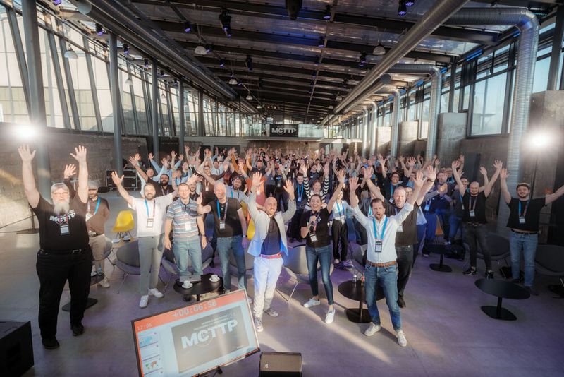 Smile, you're on camera! Ein fantastischer Abschluss der Konferenz mit allen Speakern, Moderatoren und dem Programmbeirat. (Bild: Vogel IT-Akademie)