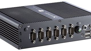 Abb.2 (Vorderseite): Die unscheinbare, schwarze Box fungiert als Schaltzentrale und sichert die Kommunikation zwischen allen beteiligten Akteuren – angefangen von einzelnen Gerätekomponenten bis hin zur Webanwendung für die Prozessüberwachung. (Bild: Heidolph Instruments GmbH & Co. KG)