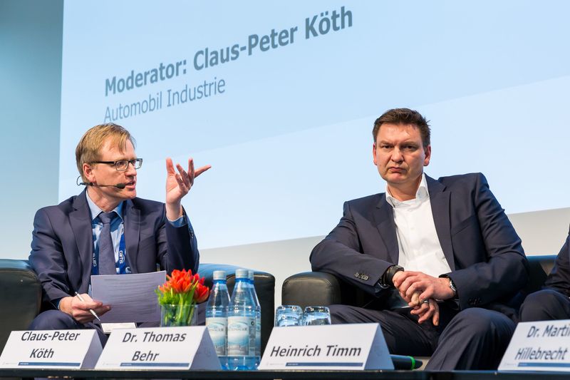 ... moderiert von »Automobil Industrie«-Chefredakteur Claus-Peter Köth. (Stefan Bausewein)