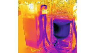 Abb.1: Wärmebild eines 50-l-Glasreaktors mit Mantel, der an einen Unistat 510w angeschlossen ist und die Reaktionsmedien auf –40 °C herunterkühlt. (Bild: Peter Huber Kältemaschinenbau)