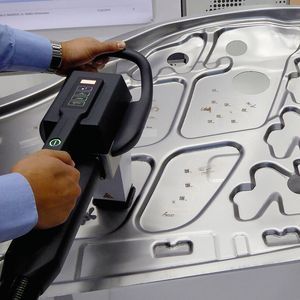 Der TruMark 5010 ist als mobiler Marker ein kompaktes und leistungsstarkes Beschriftungsgerät, das die neue Freiheit bei der Laserbearbeitung bringt.