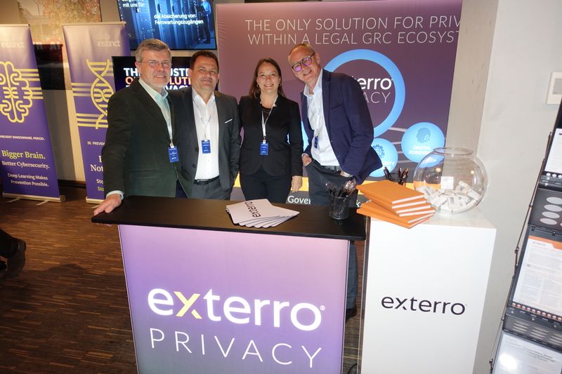 Wenn es um Datenhoheit und DSGVO-Konformität geht, kennen sich Lilian Kuger und ihr Exterro DACH Team (v. l.) Jens Reumschuessel, Istvan Puskas und Ian Rainsborough bestens aus. (Bild: IT-BUSINESS)