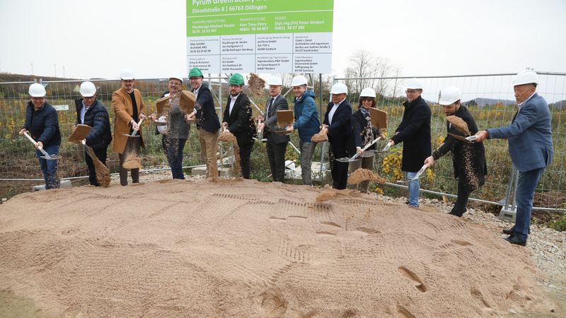 Spatenstich in Perl-Besch für das zweite Werk von Pyrum.(Bild:  Pyrum)