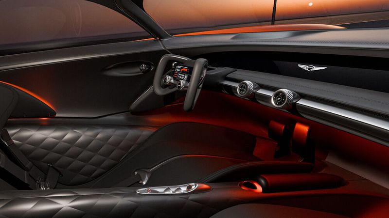 Die Carbon-Kabine ist puristisch und edel eingerichtet. (Bild: Genesis)