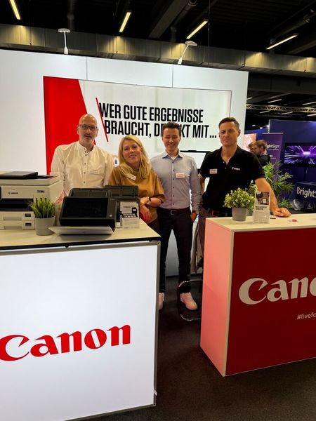 (v. l.) Armin Lastinger, Claudia Kratschweski, Björn McCreight und Patrick Jentsch sind für Canon zur INFORM gereist. (Bild: Vogel IT-Medien GmbH)