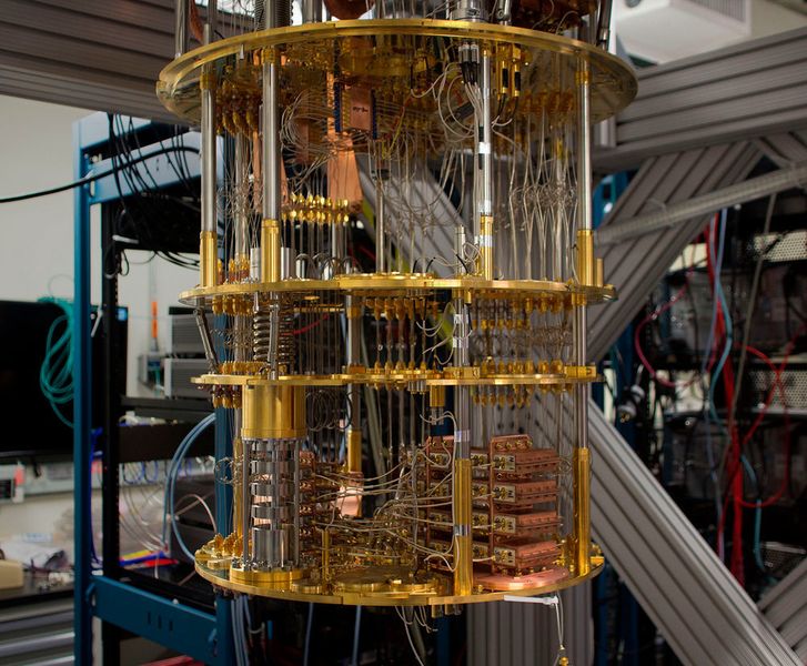 Abbildung 6: Noch sieht „IBM Q“ wie eine Bastelarbeit aus und nur Eingeweihte können erkennen, um welche Einzelteile es sich hier handelt.  (IBM)