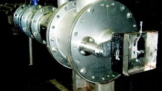 Diese Pilotanlage filtert in einem Zellstoffwerk Flusswasser.  (Bild: Lenzing)