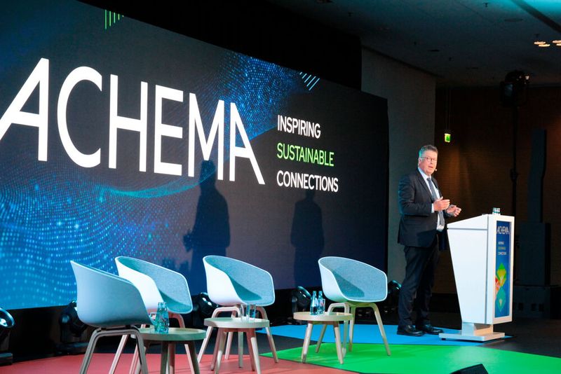 ... zunehmende Instabilität und teilweise protektionistische Tendenzen in der Handelspolitik, der Wandel zu mehr Nachhaltigkeit, die Entwicklung der Wasserstoffwirtschaft und das Bestreben nach Rohstoffsicherung.  (Bild: Ernhofer / PROCESS)