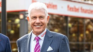 Der Inhaber der Autoland AG, Wilfried Wilhelm Anclam, arbeitet am Börsengang des Autohändlers. (Bild: Luca Geselle/Autoland)