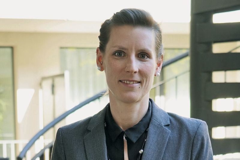 Dr. Christina Zimmer verstärkt seit dem 1. April 2019 als Referentin „Medical Device Regulation – MDR“ die Geschäftsstelle des Bundesverbandes Medizintechnologie, BV-Med, in Berlin. Die 38 Jahre alte Chemikerin und Apothekerin hat in medizinischen Wissenschaften promoviert und die letzten sechs Jahre in der Medizinprodukte-Überwachung in Liechtenstein gearbeitet. (BV-Med)