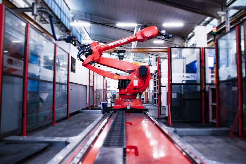 All electrodes are measured in the PCam cell automatically and assisted by robots on a CNC coordinate measuring machine from Zeiss.  (Hufschmied Zerspanungssysteme )