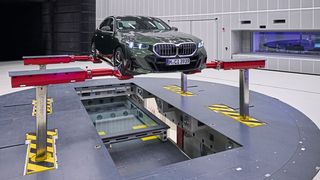 Drehteller im neuen Aeroakustik-Windkanal der BMW Group. (Bild: Tom Kirkpatrick/BMW AG)