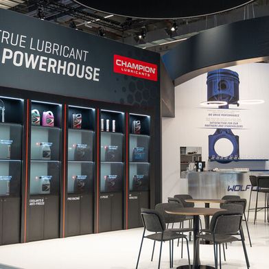 Champion stellt Werkstätten auf der Automechanika unter anderem seine neue „Pro Academy“ vor, die reine Online-Schulungen mit Trainings durch Fachpersonal kombiniert.  (Bild: Champion)