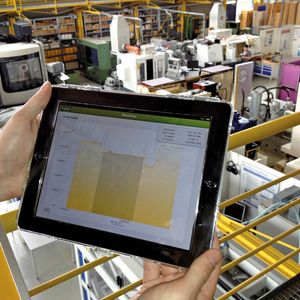 Bild 1: Mithilfe eines I-Pads ist es möglich, die Energieströme einer kompletten Industrieanlage darzustellen.