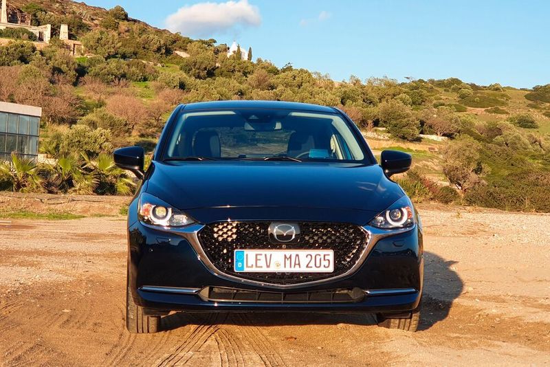 Gefeilt hat Mazda vor allem an der Frontpartie: Neu ist der Frontgrill im Wabenmuster. (Mauritz/»kfz-betrieb«)