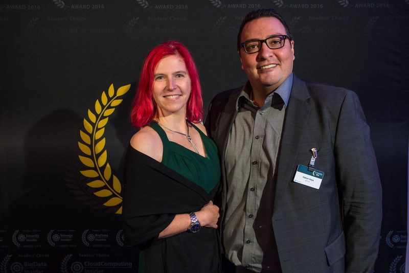 Ulrike Rieß mit Hakan Kaya, beide Acronis. (Dominik Sauer / VIT)