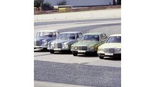 Mercedes-Benz S-Klasse der Baureihen W 112, W 109, W 116, W 126 auf der Einfahrbahn in Stuttgart-Untertürkheim. (Foto: Daimler)