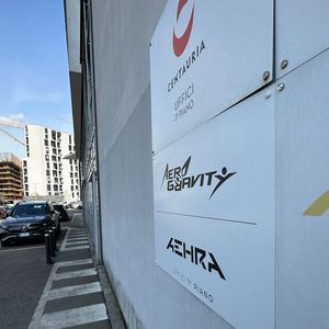 Die Zentrale von Aehra liegt unscheinbar in der Via Gottlieb Daimler in Mailand.(Bild:  sp-x/Benjamin Bessinger)