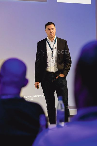 Christoph Vogg von Ceratizit mit dem Thema: Gezielt gekühlt - genial gefertigt: Optimierte Freiflächenkühlung verbessert Zerspanungsprozess von Superlegierungen. (Bild: Stefan Bausewein)