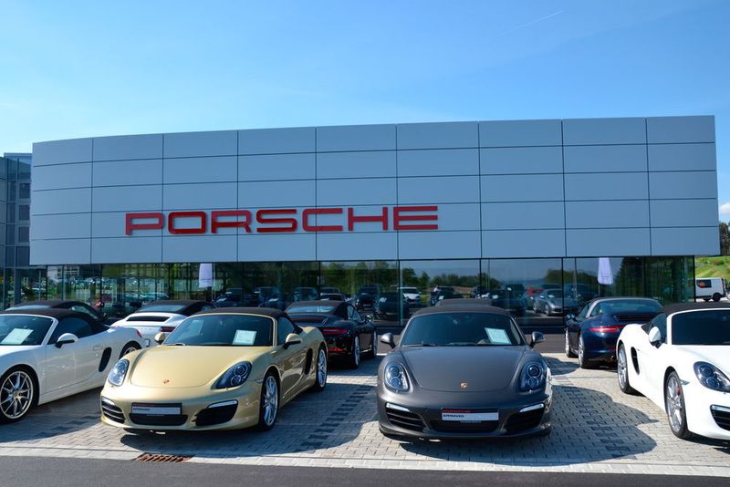 Mit dem Porsche-Zentrum Bayreuth baut die Auto-Scholz-Unternehmensgruppe die Präsenz im Großraum Nürnberg-Fürth-Erlangen, Bamberg und Bayreuth weiter aus, nachdem sie den Porsche-Händlervertrag für das Marktverantwortungsgebiet am 1. Dezember 2016 übernommen hat. (Michel/»kfz-betrieb«)
